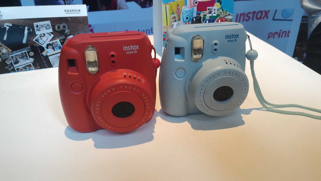 Fujifilm Instax Mini 8 red and blue TechnoFall