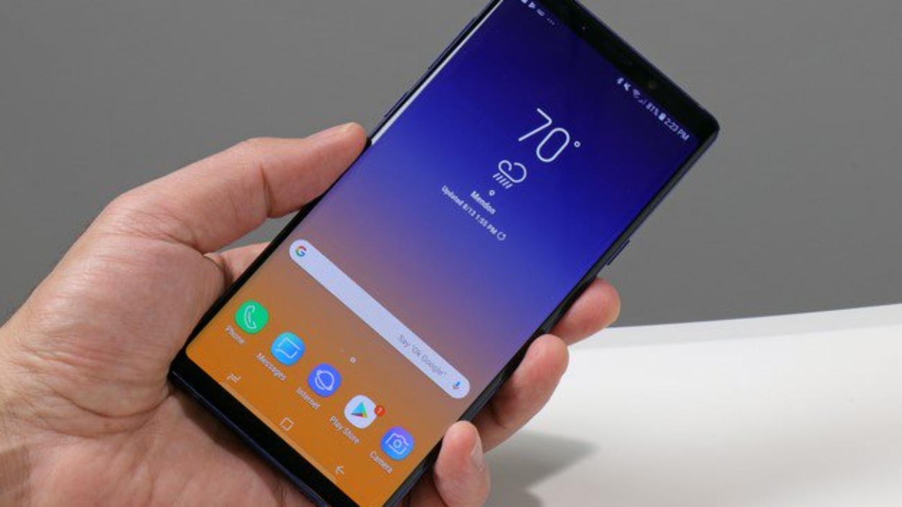 small_Samsung-Galaxy-Note-9-in-hand